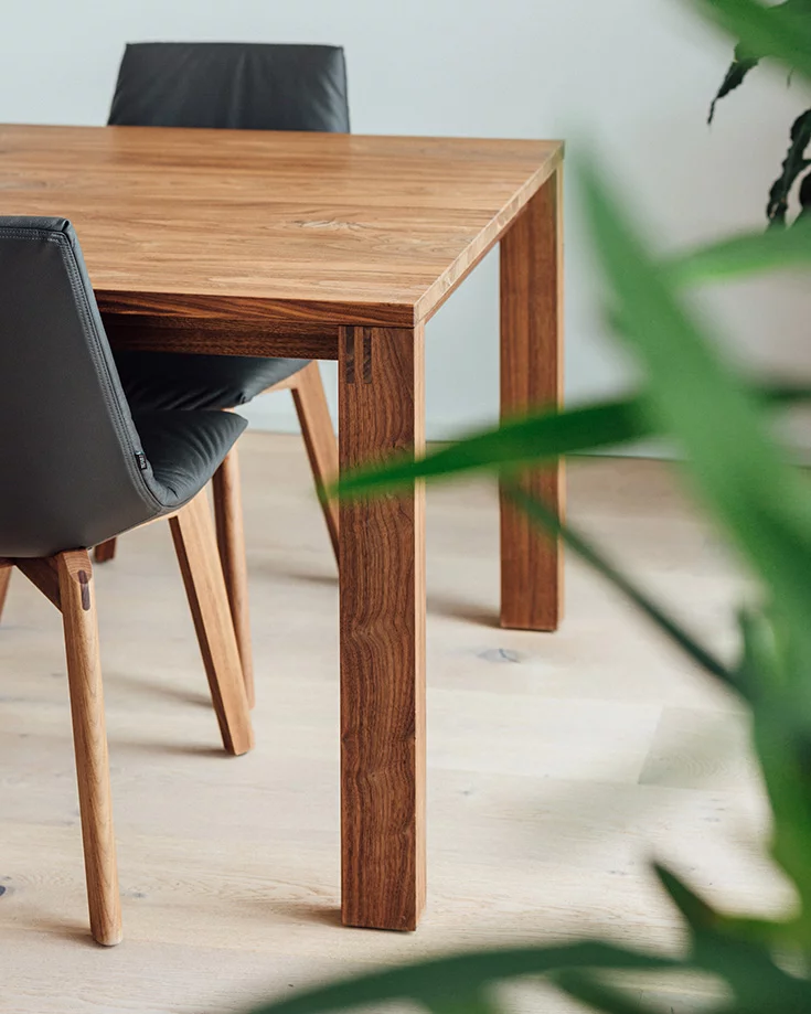 dining table magnum solid walnut with comfortable lui chairs