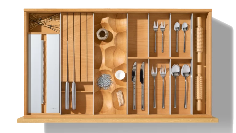 Kitchen with interior drawer in beech and drawer divider pro