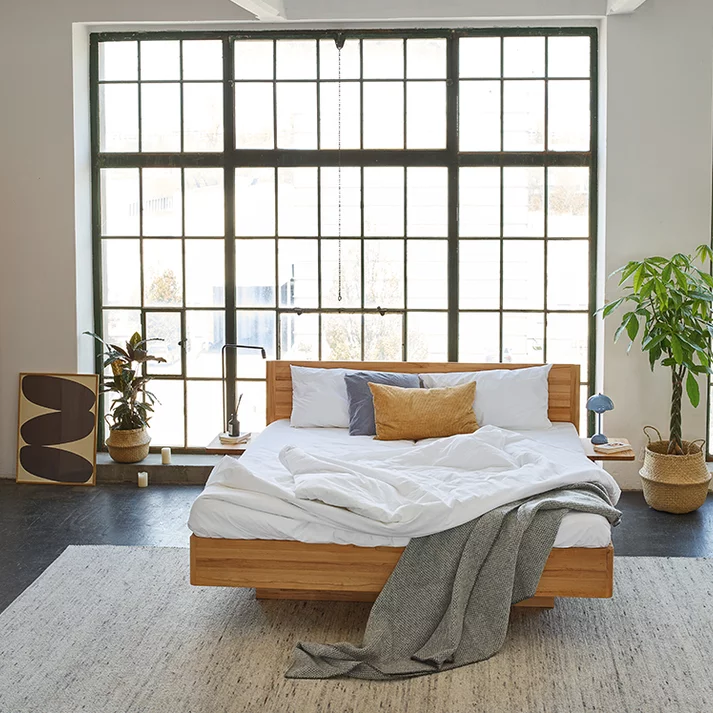 times Massivholzbett, soft Drehtürenschrank mit Farbglasfronten weiß matt und lunetto Beimöbel in Kernbuche