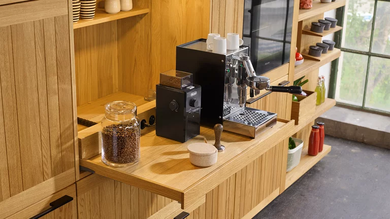 pull-out shelf in oak with integrated sockets