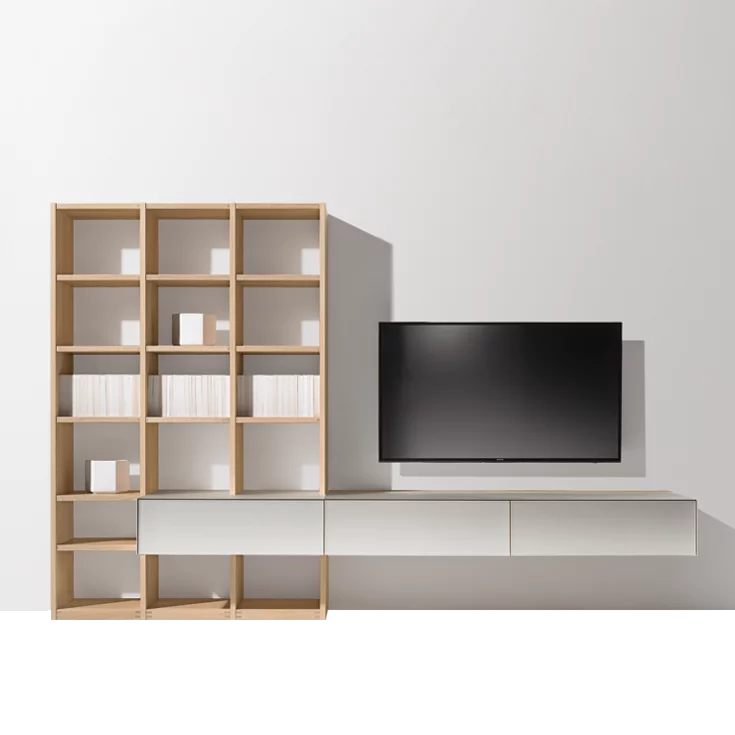 moderne cubus pure Wohnwand mit einem Regal aus Eiche Weißöl und Laden aus Farbglas weiß