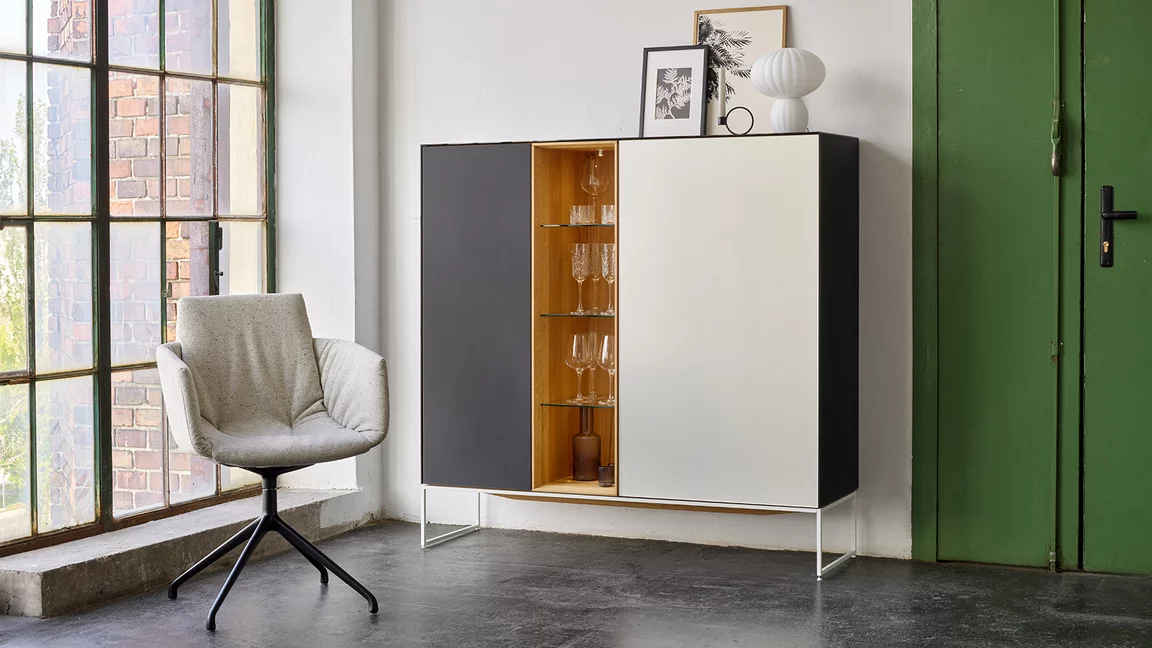 modern upholstered chair grand lui with swivel base in matt black and the cubus pure highboard