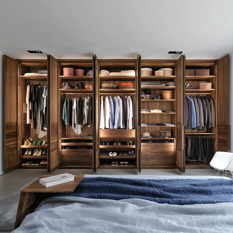 hinge-door wardrobe valore in solid walnut with great interior design variety