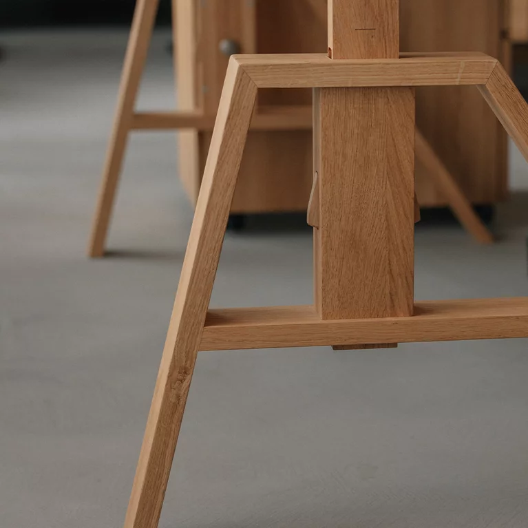elegant atelier desk with A-foot in oak, detailed view