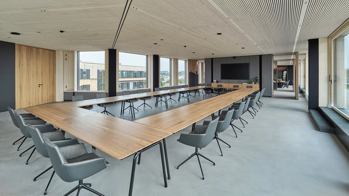 Seminar room with tables and lui léger office swivel chairs in natural oak oil and wall panelling in fabric