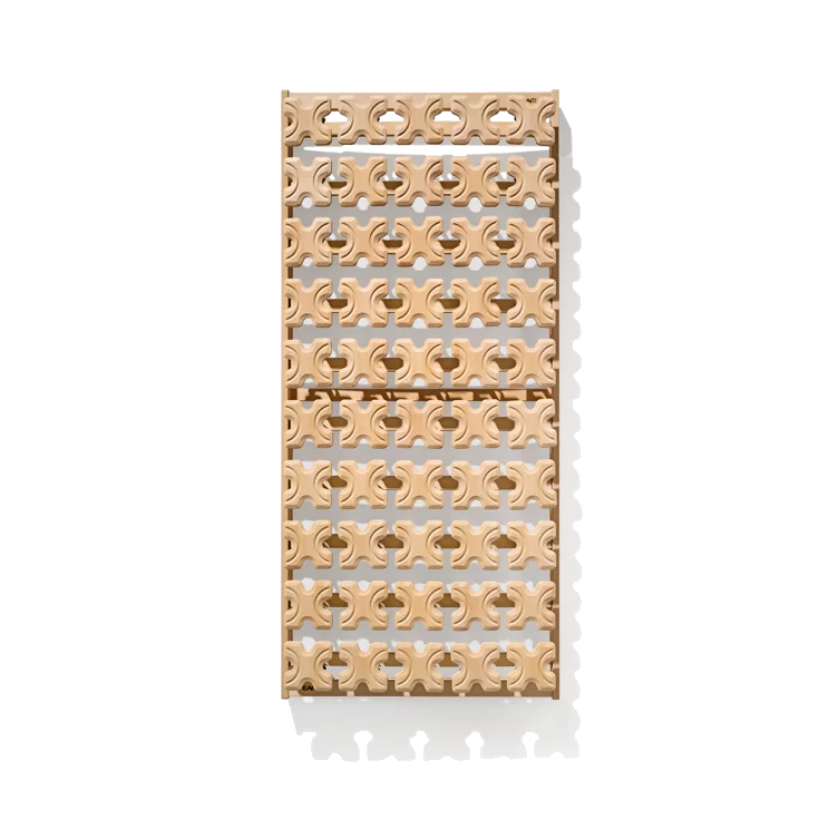 Tellerrahmen aus Holz mit beweglichen Federelementen Tellerrahmen classic flex in Buche mit dreidimensional beweglichen Federelementen