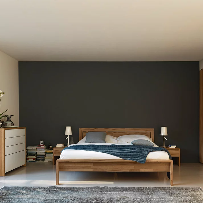 Schubladenkommode mit Farbglasfronten, lunetto Massivholzbett und Nachtkästchen lunetto Schubladenkommode in Kernbuche mit Farbglasfronten passend mit dem lunetto Massivholzbett und Nachtkästchen