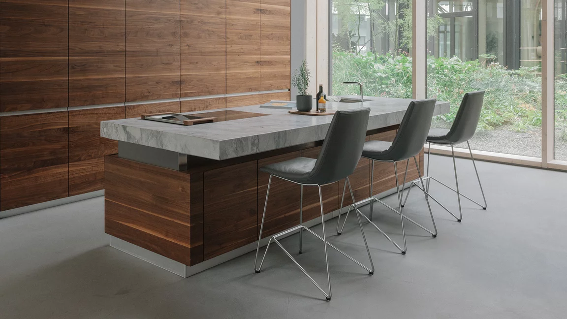 comfortable lui bar stool in leather with shiny frame and k7 kitchen in walnut