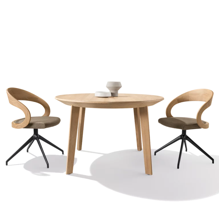 Esszimmerstühle girado Sitzschale aus Stoff in Eiche Weißöl mit Drehgestell in schwarz matt und miro Tisch in Eiche Weißöl