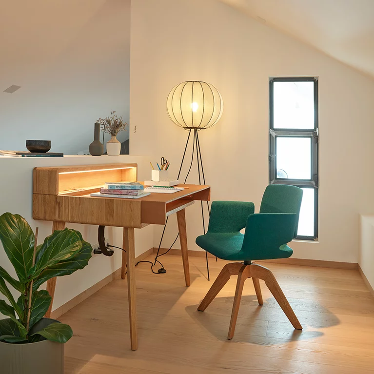 sol Sekretär mit Beleuchtung und aye Stuhl eleganter sol Sekretär in Eiche mit Beleuchtung und aye Stuhl