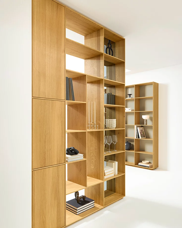 Functional ceiling-high solid wood room divider filigno with partitions in smoked glass