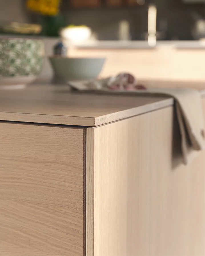 filigno kitchen in oak white oil with 12 mm thin side and top panel, detailed view