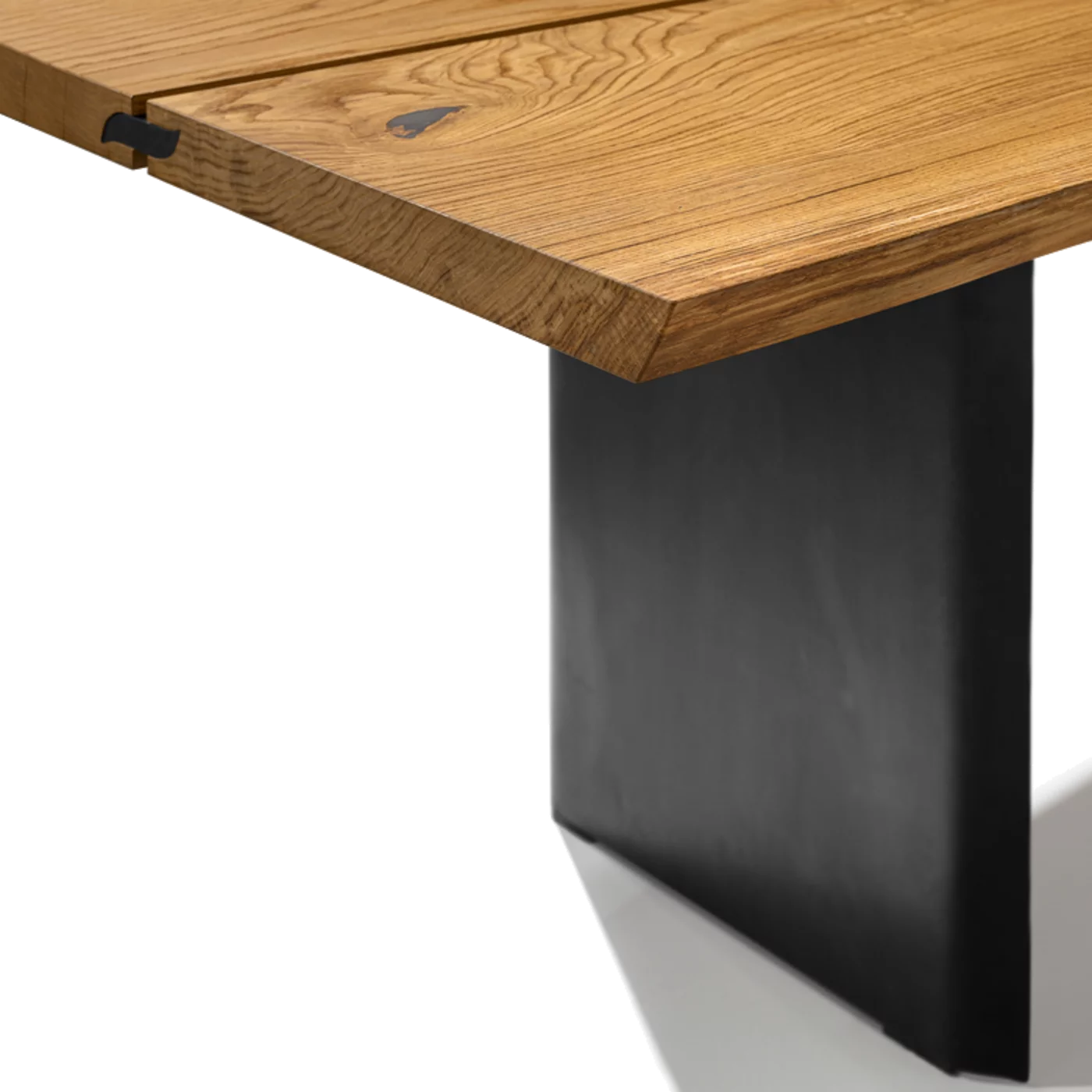 Esstisch echt.zeit massiv in der Holzart Eiche urig gebürstet, Detailansicht