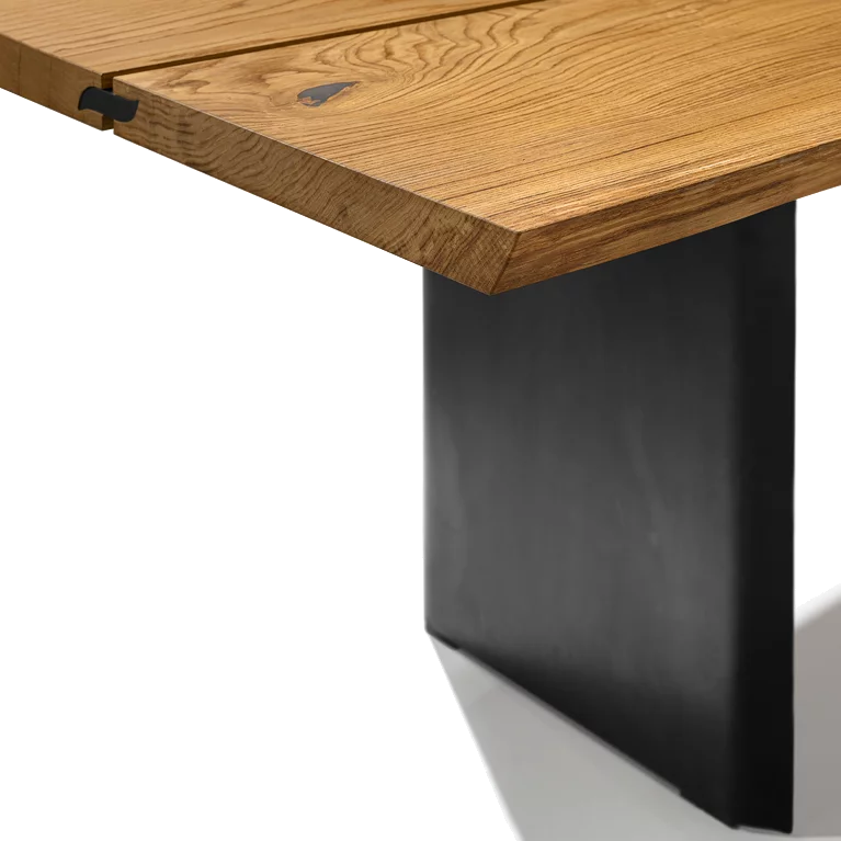 Esstisch echt.zeit massiv in der Holzart Eiche urig gebürstet, Detailansicht