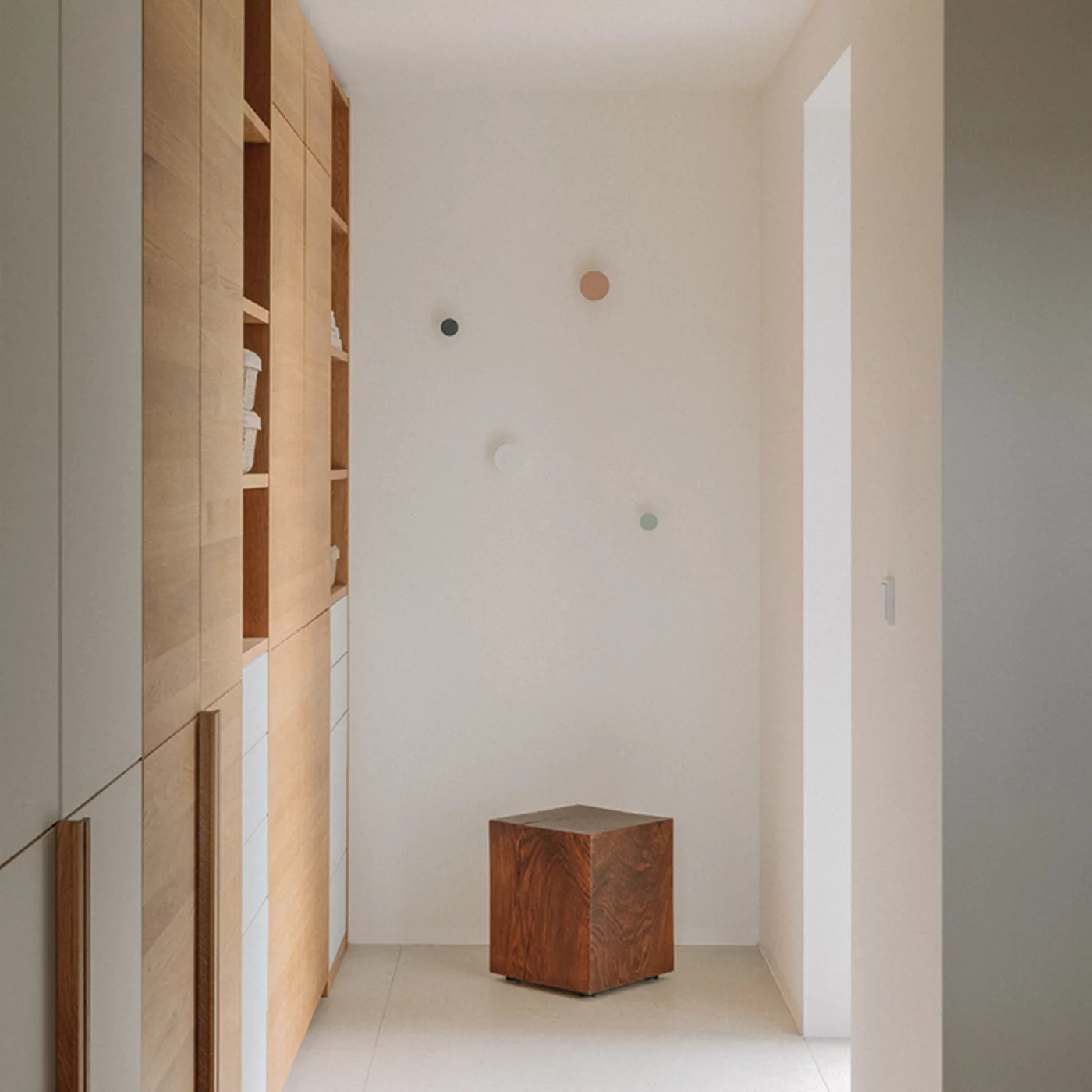 smoked oak block together with the expressive lunetto hinge-door wardrobe with matt white coloured glass