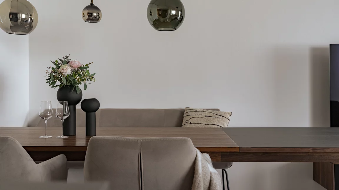 Extendable table top by magnum Extendable table in solid walnut with ceramic inserts