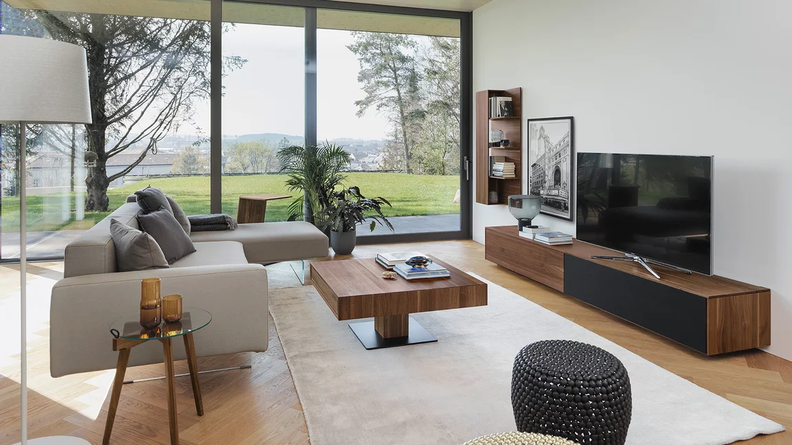 height-adjustable lift coffee table in the living room next to filigno TV furniture and hi! side table