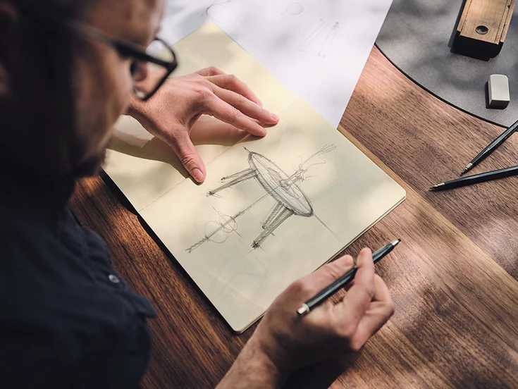 Handskizze von TEAM 7 Designer beim Entwurf vom miró Tische