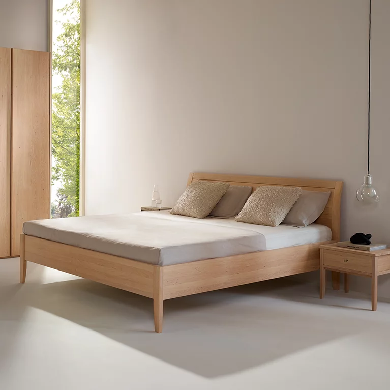 bequemes sesam Bett aus Naturholz mit Nachtkästchen bequemes sesam Bett in Erle Weißöl mit dem sesam Nachtkästchen