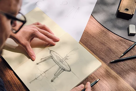 Handskizze von TEAM 7 Designer beim Entwurf vom miró Tische