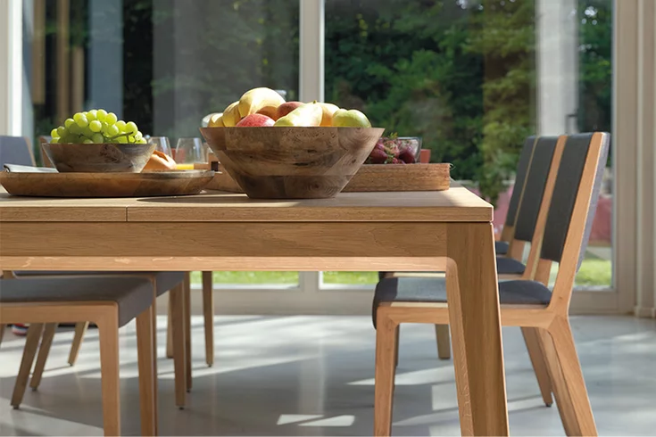 extendable mylon dining table in solid oak with elegant dining chairs