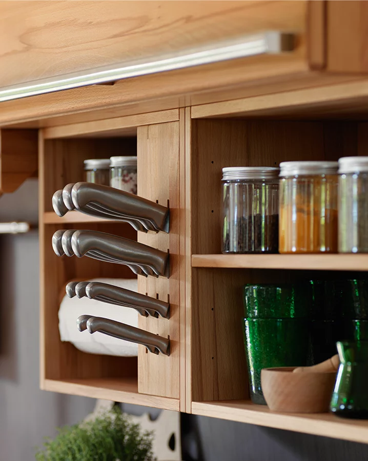 solid wood kitchen rondo in beech heartwood with shelves and cornice mouldings with integrated knife holder