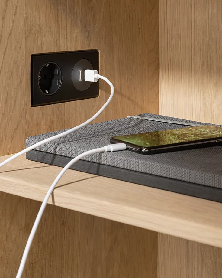 cubus pure Sideboard inklusive Steckdose und USB-Ladeeinheit, Detailansicht