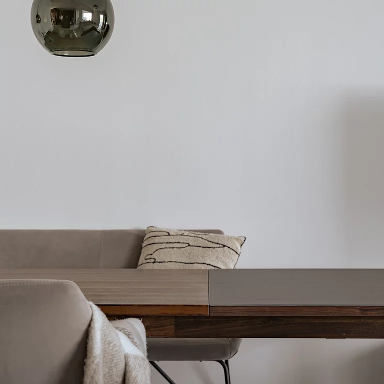 Extendable table top by magnum Extendable table in solid walnut with ceramic inserts