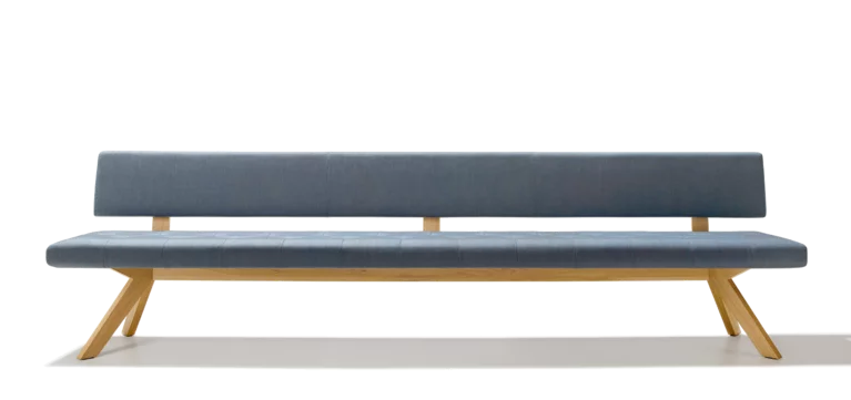 yps dining table in solid oak, side view