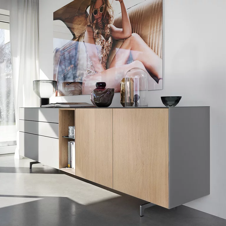 edle cubus pure Sideboard in Eiche weißöl und Glas mit Metallkufe, Detailbild