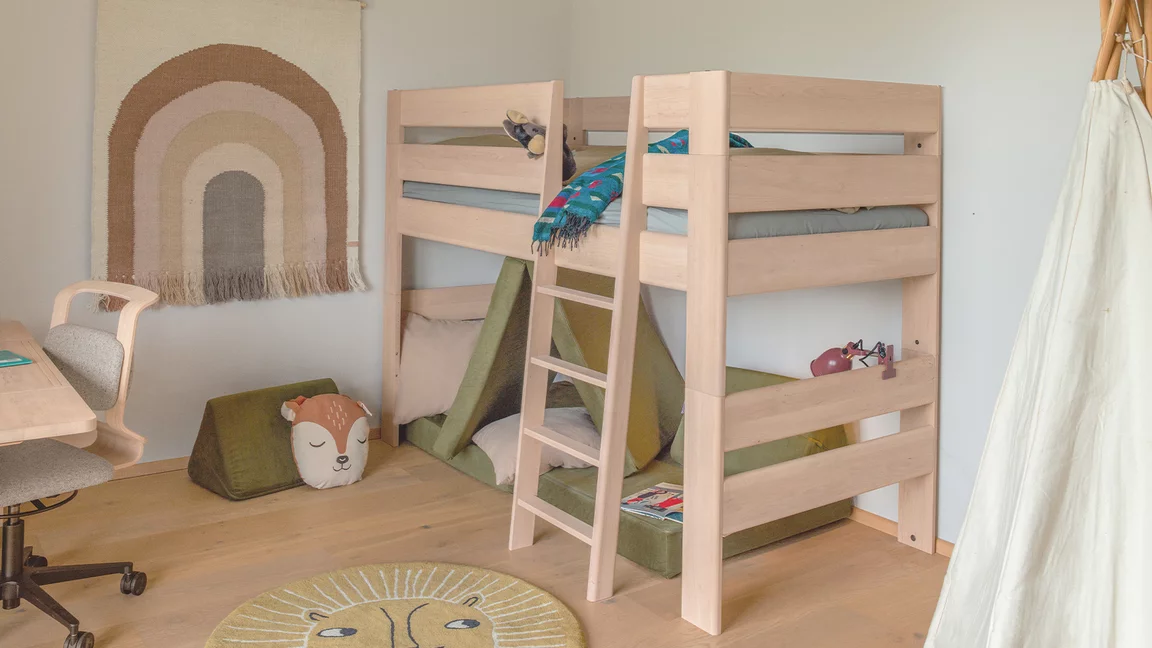 kids Höhlenbett in Erle Weißöl Massivholz mit einer Spiel- und Leseecke