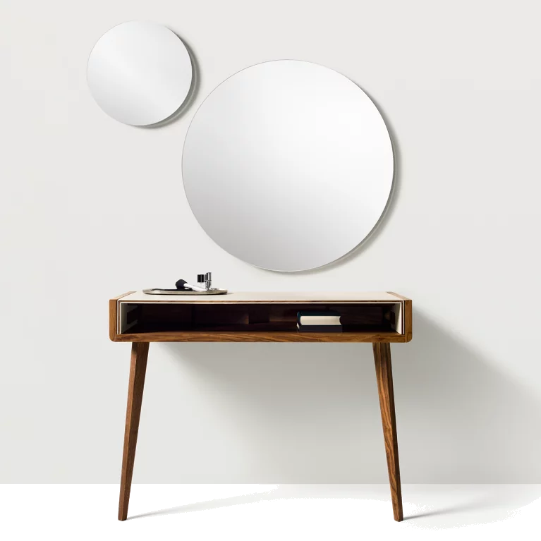 sol solitaire in solid walnut supported by two legs and worktop upholstered in leather, front view