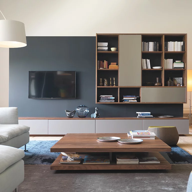 cubus Wohnwand aus Echtholz Nussbaum und Glas kombiniert mit dem graphic Regal und c3 Couchtisch