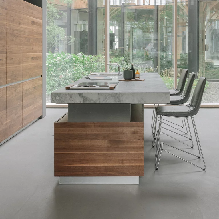 lui bar stool in leather with complementary frame and k7 kitchen in walnut wood
