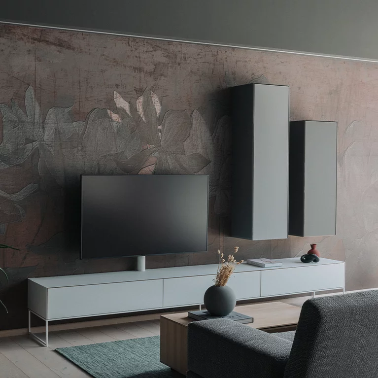 Wohnwand cubus pure aus Farbglas weiß und hellgrau mit schneeweißem Metallrahmengestell für Fernseher