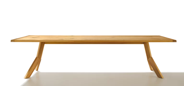 yps dining table in solid oak, side view