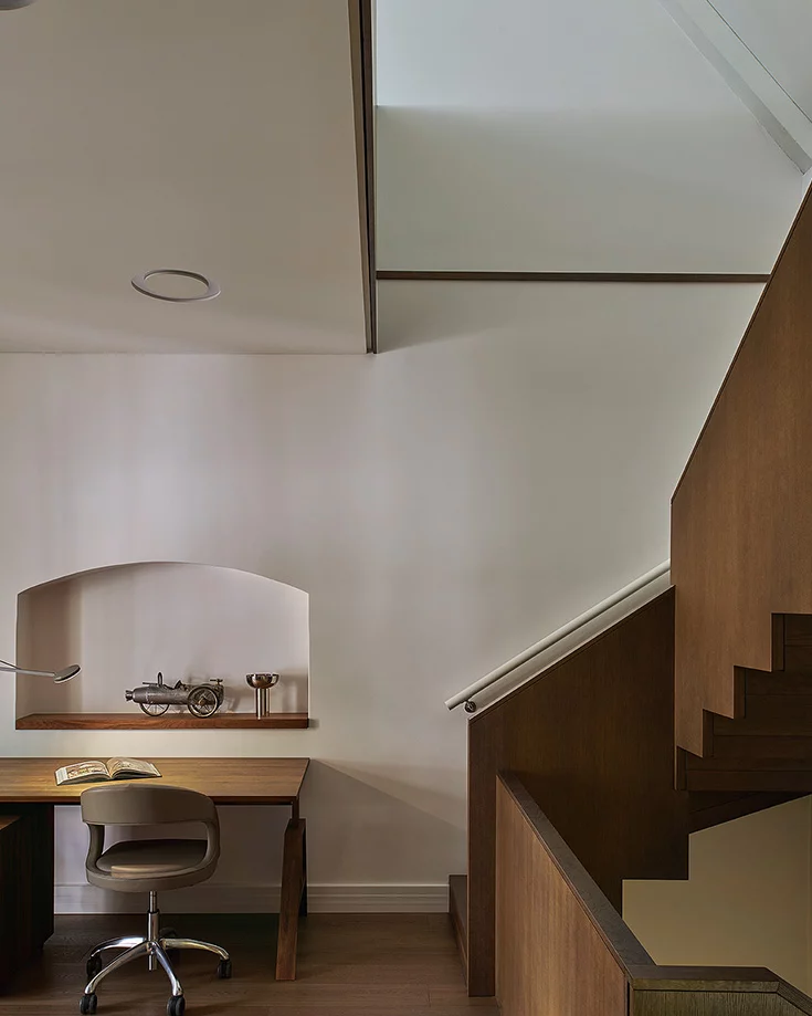 atelier desk in solid walnut