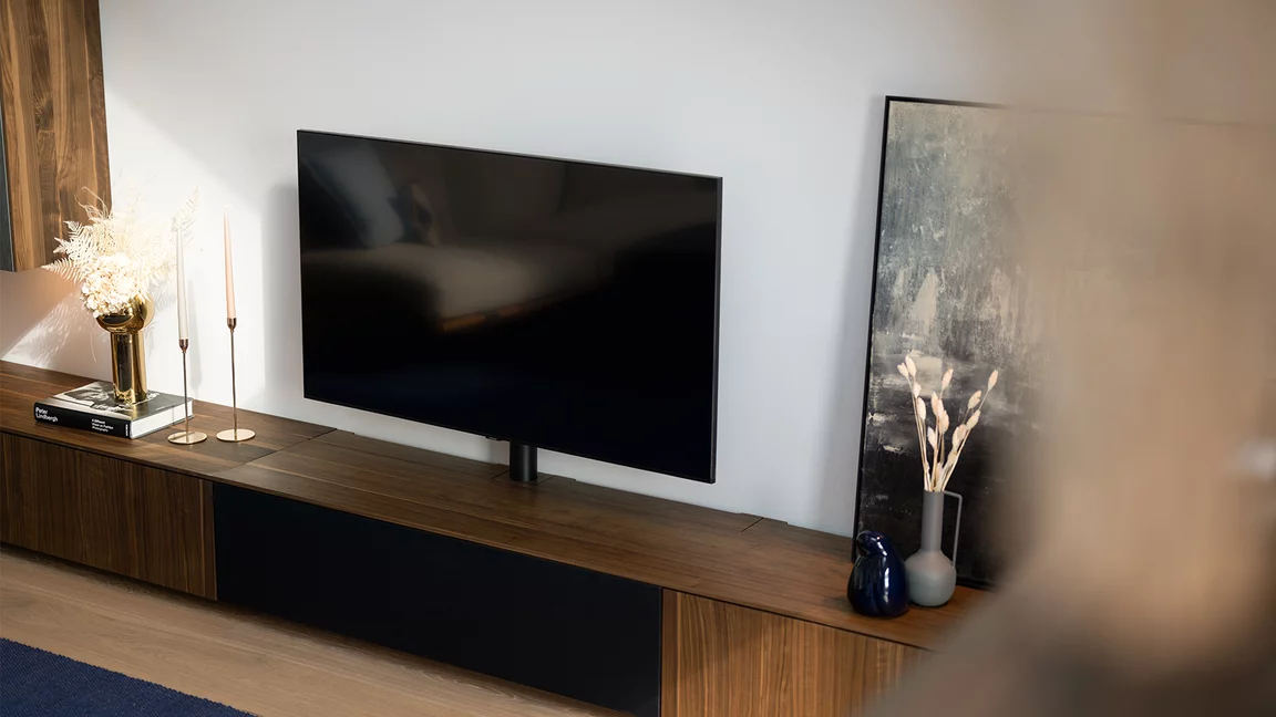 filigno Wohnwand mit Fernseher aus Massivholz Nussbaum und Keramik Basalt Black, Detailbild