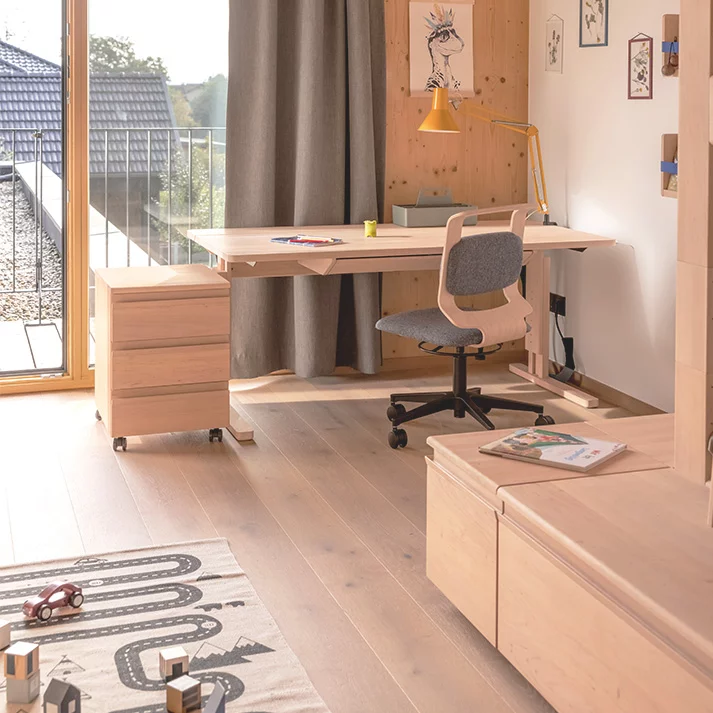 kids Schreibtischstuhl, Schreibtisch und Rollcontainer in Erle Weißöl massiv