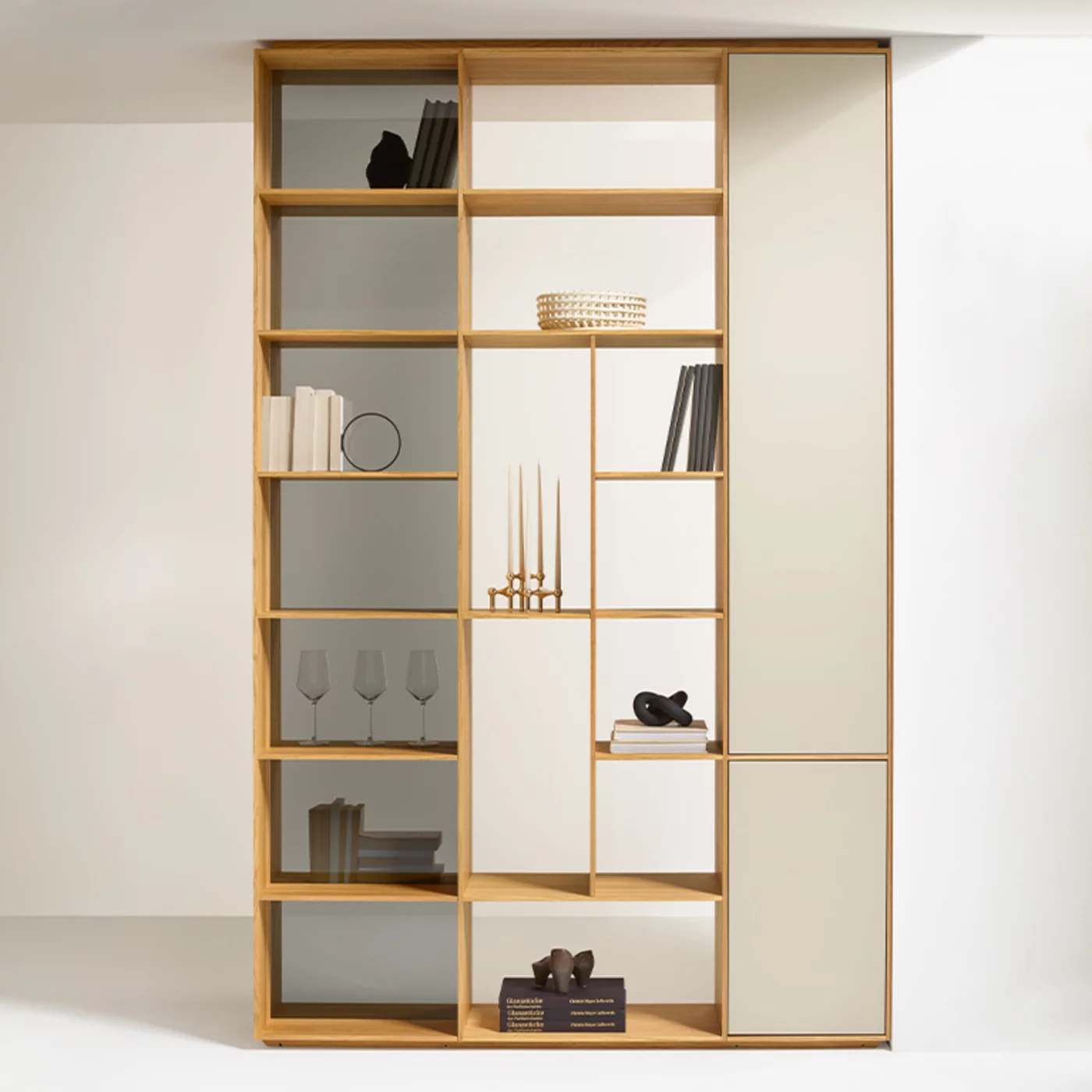 Elegant floor-to-ceiling solid wood room divider filigno in natural oiled oak with smoked glass partition and coloured glass fronts