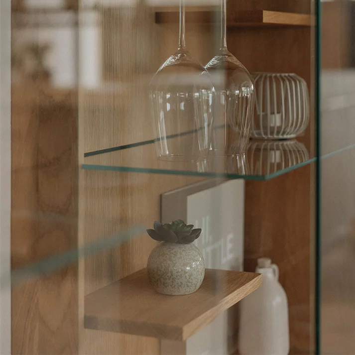 filigno Highboard in Eiche mit Glasfachböden, Detailansicht