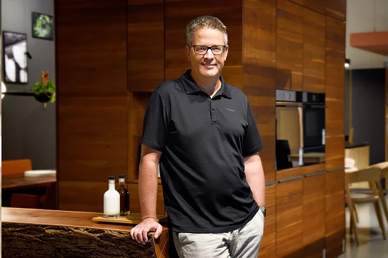 Storeleiter und Einrichtungsplaner Oliver Wasgien von TEAM 7 Frankfurt