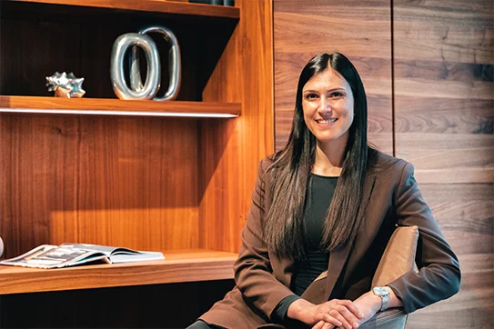 Einrichtungsplanerin Silena Hingorani von TEAM 7 Volketswil 