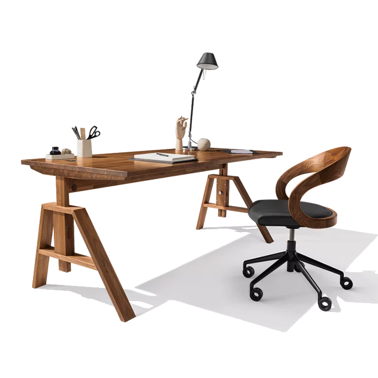 atelier Schreibtisch in Eiche Massivholz und girado Bürodrehstuhl mit Massivholzrücklehne und Ledersitz auf schwarzem Drehgestell mit Rollen