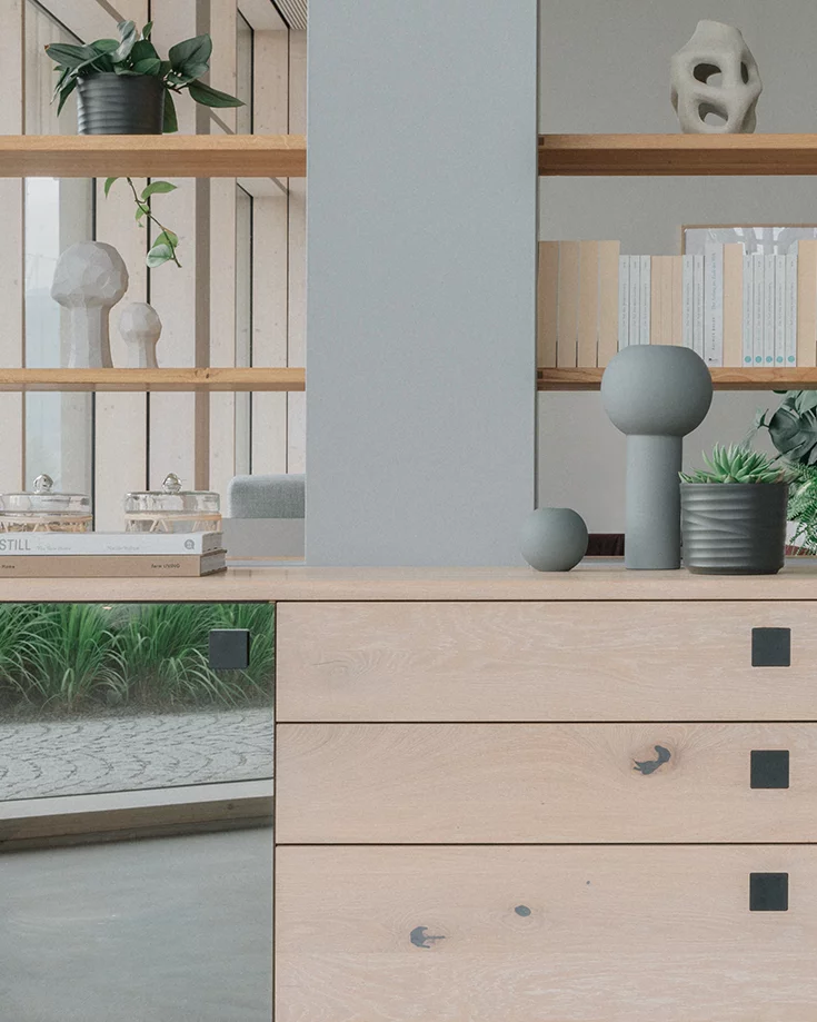 nox Anrichte in Eiche weißöl mit Glasfront