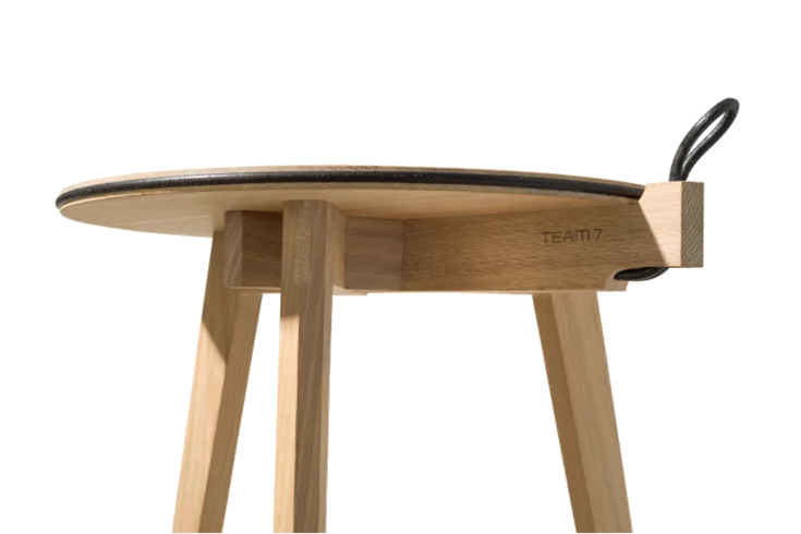 round side table hi! in oak white oil with engraving of the TEAM7 Logo, detailed view