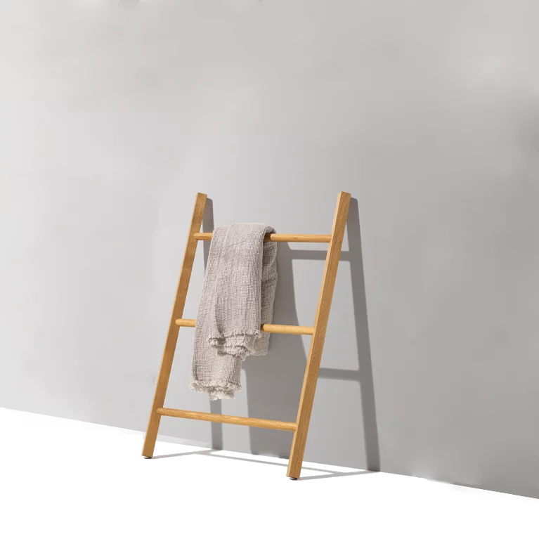 Leiter italic kurz in der Holzart Eiche