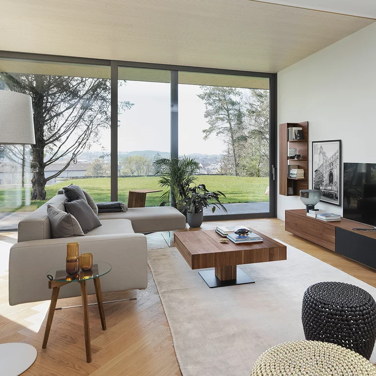 höhenverstellbarer lift Couchtisch im Wohnzimmer neben filigno TV Möbel und hi! Beistelltisch