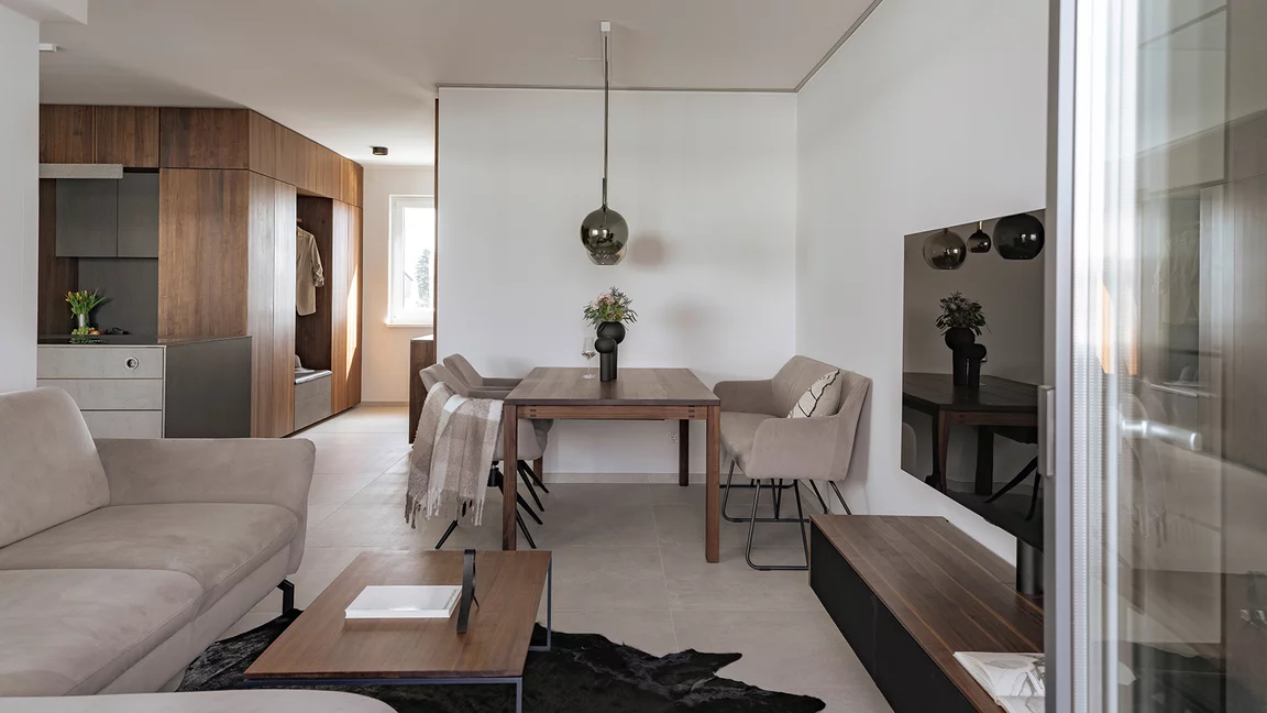 Massivholz Esstischgruppe in elegantem Nussbaumholz magnum Massivholz Esstischgruppe in elegantem Nussbaumholz