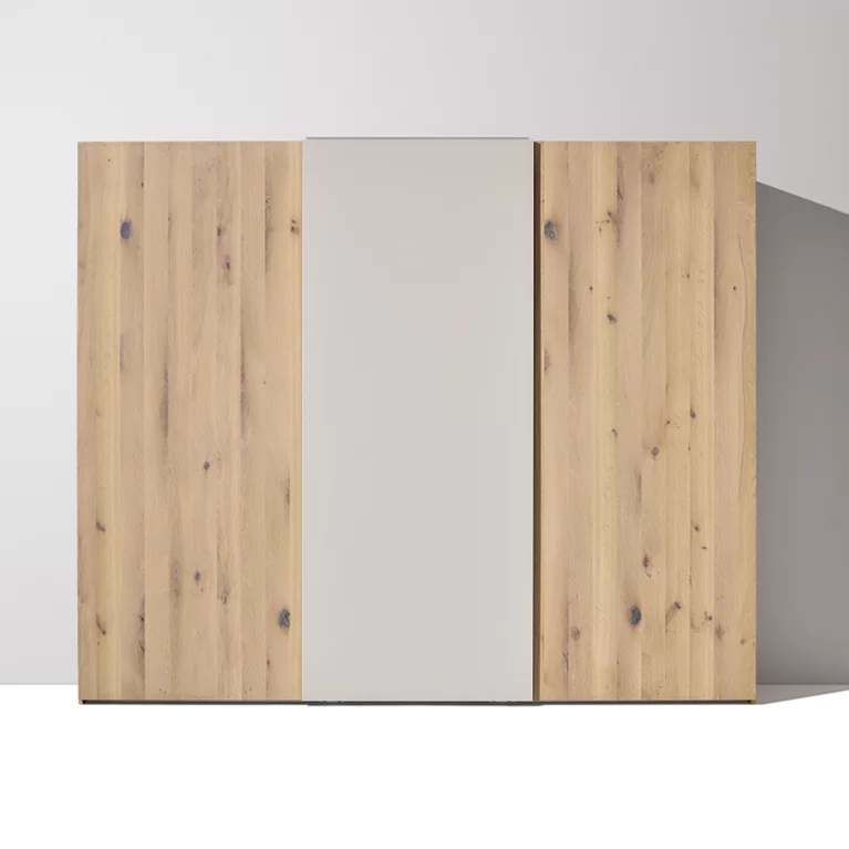 soft Schwebetürenschrank in Eiche Wild Weißöl mit Farbglasfront